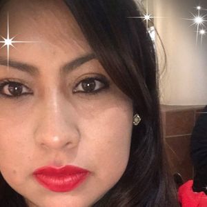 Meet your Posher, Claudia